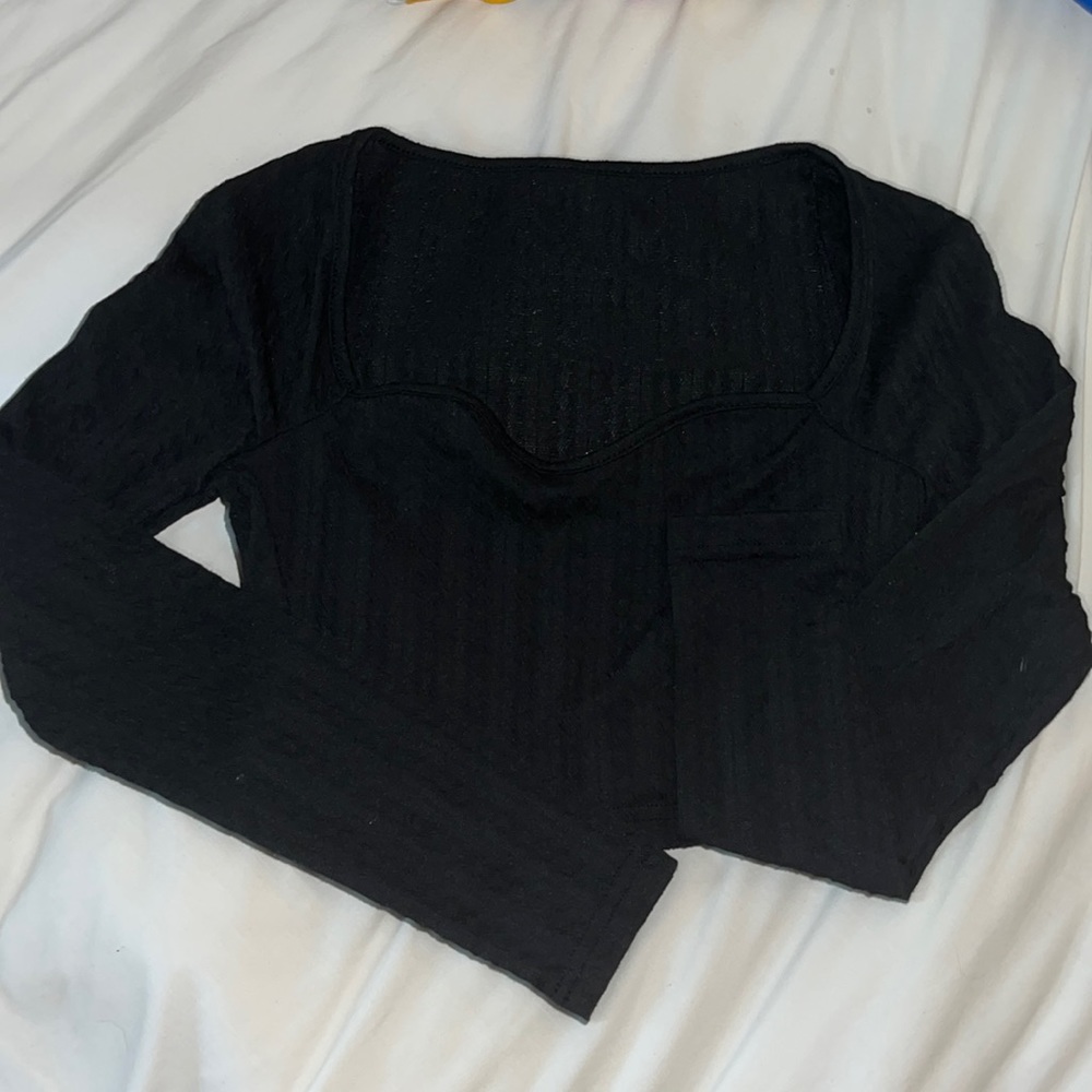 Long sleeve black crop top.